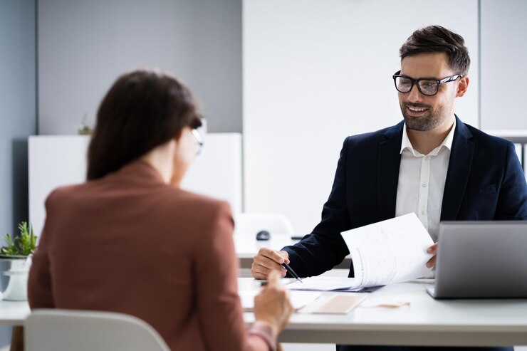 job-interview-business-manager-talking-recruiter_1016675-152